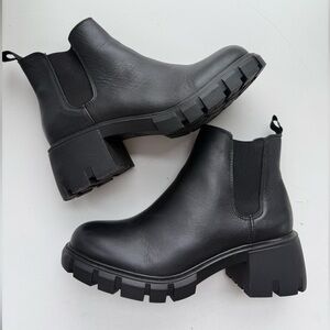 Steve Madden Howler Black Leather Lug Sole Booties, Size 7.5 (narrow shaft), NEW